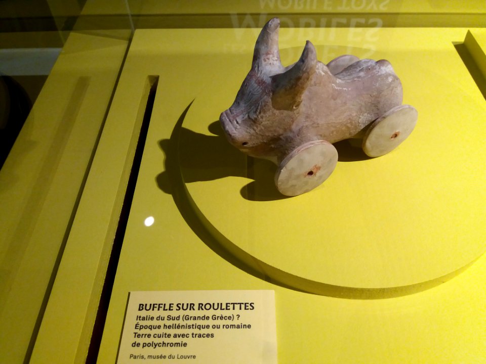 Lyon 5e - Musée Lugdunum - Ludique ! Jouer dans l'Antiquité, buffle sur roulettes