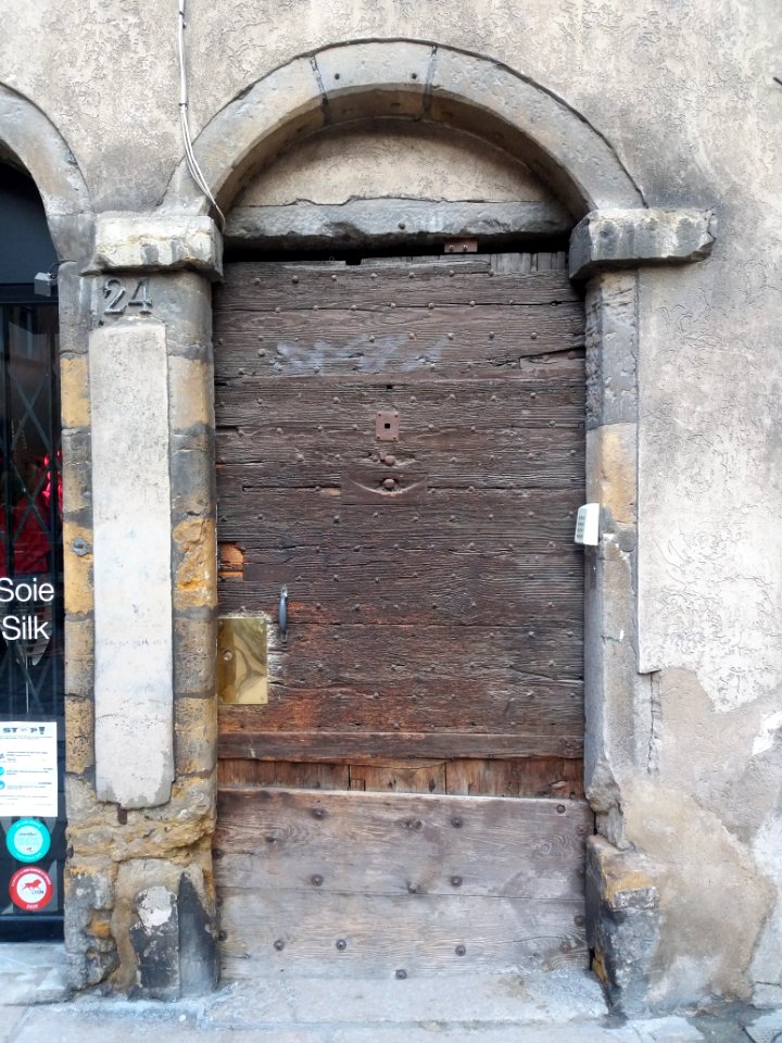 Lyon 5e - Rue du Bœuf - Porte au numéro 24