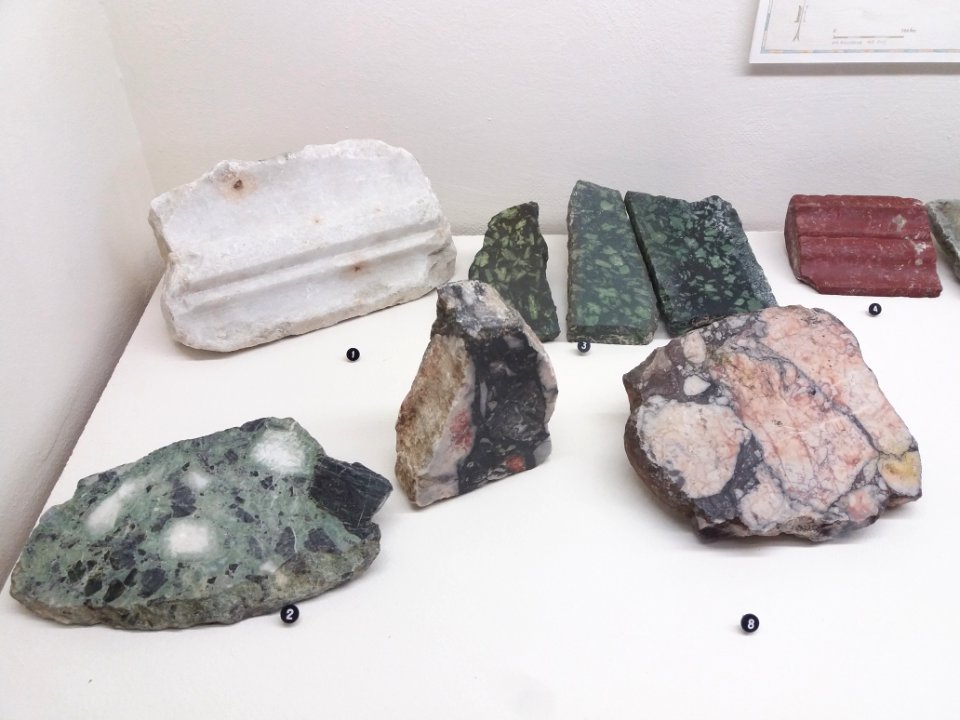Lyon 5e - Musée Lugdunum, marbres utilisés dans les théâtres de Lyon (1)
