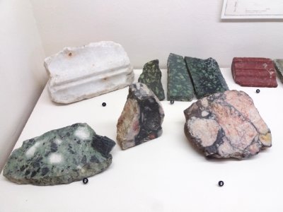 Lyon 5e - Musée Lugdunum, marbres utilisés dans les théâtres de Lyon (1)