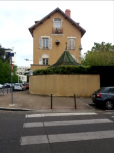Lyon 5e - Rue Maurice Jacob - Maison au 37 rue des Aqueducs et sa gloriette