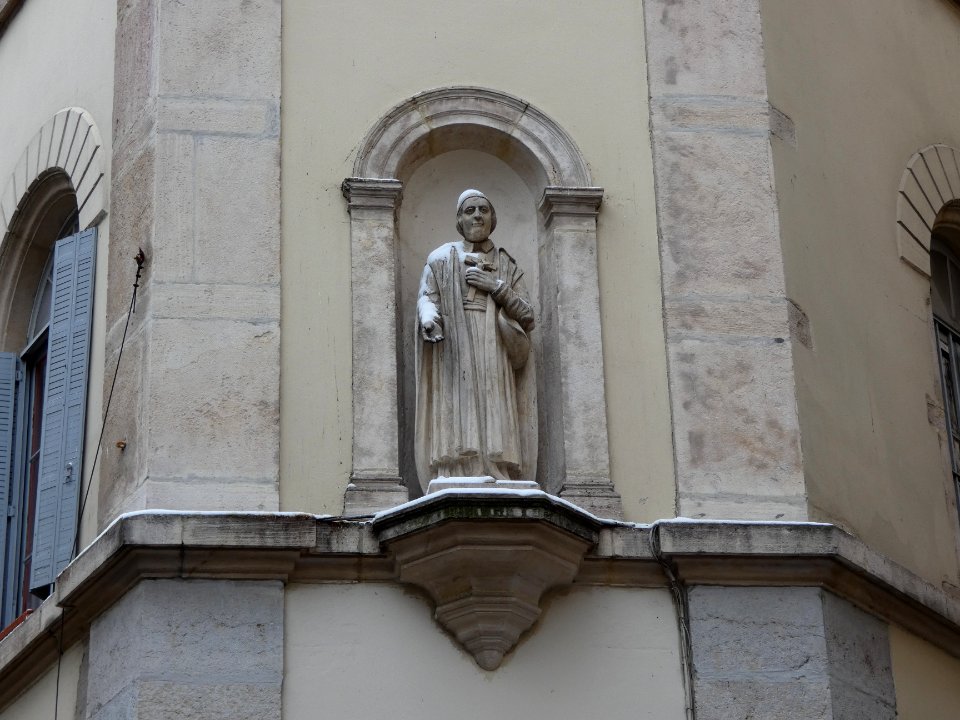 Lyon 5e - Rue Mourguet - Statue au crucifix
