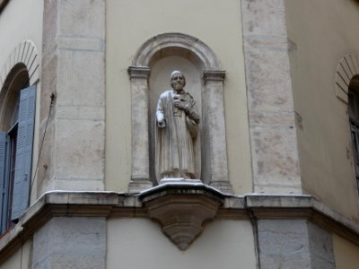 Lyon 5e - Rue Mourguet - Statue au crucifix
