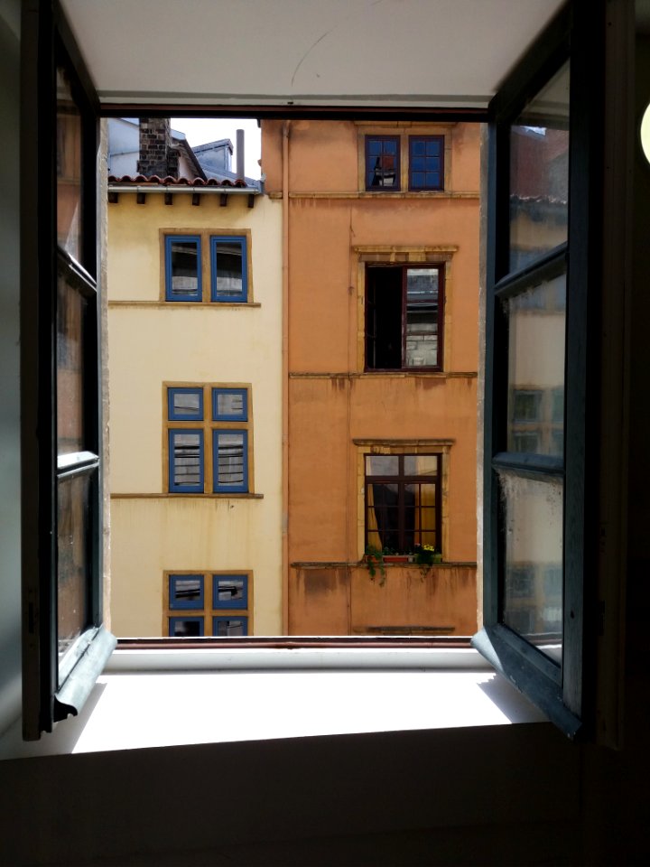 Lyon 5e - Quai de Bondy, palais Bondy, fenêtre donnant sur la rue Louis Carrand