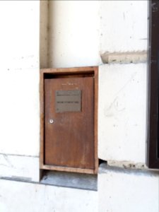 Lyon 5e - Quai de Bondy, boîte-aux-lettre du Salon d'expositions