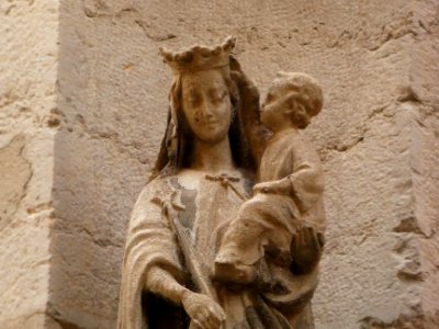 Lyon 5e - Rue Saint Jean - Vierge à l'Enfant, à l'angle de la petite rue Tramassac - Détail