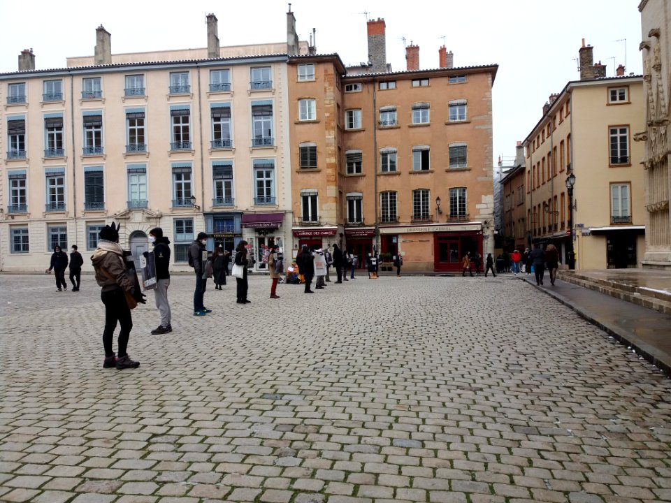 Lyon 5e - Place Saint-Jean - Manifestation Stop Fourrure (2)