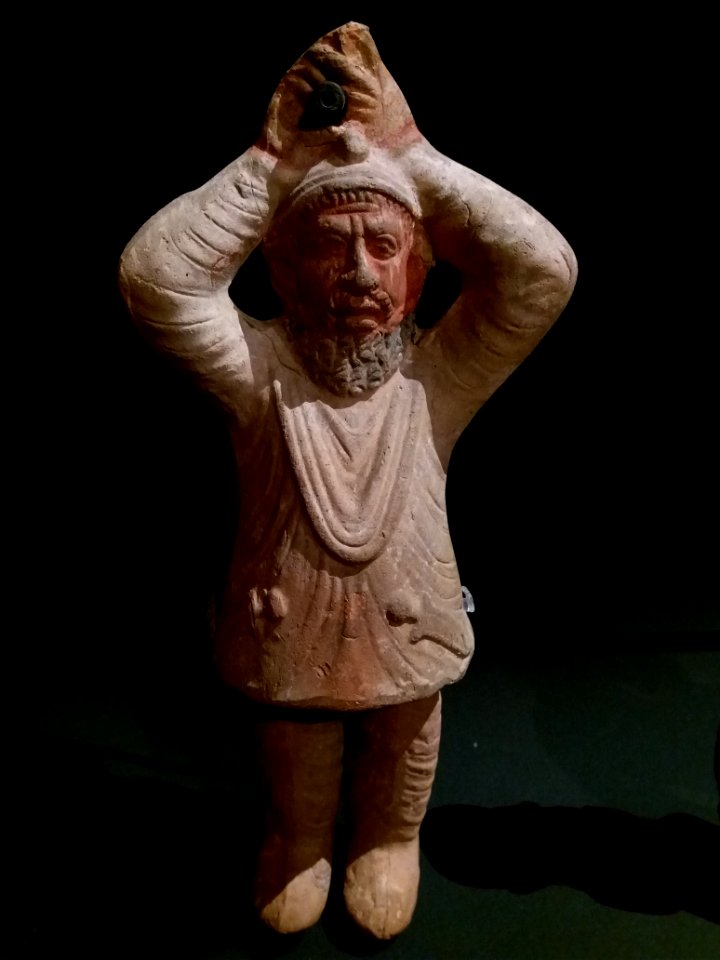 Lyon 5e - Musée Lugdunum - Ludique ! Jouer dans l'Antiquité, danseur oriental en terre cuite (Soprintendenza per i Beni Archeologici della Lombardia)