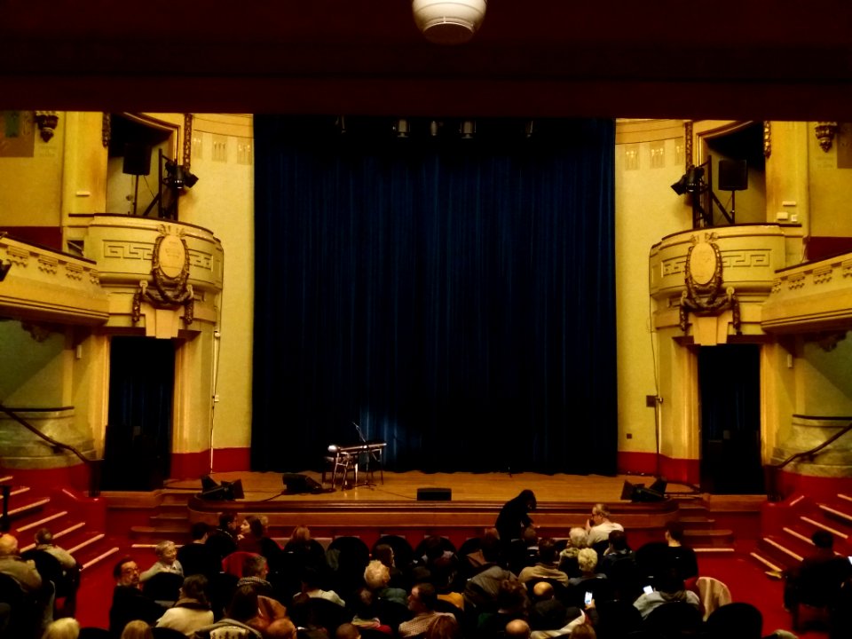 Lyon 5e - Palais Bondy - Salle Molière, scène vue depuis l'entrée