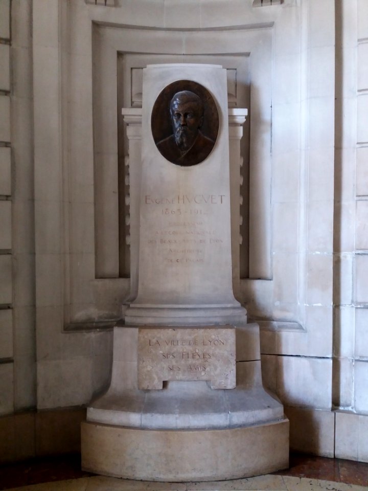 Lyon 5e - Quai de Bondy, palais Bondy, monument à Eugène Huguet
