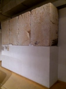 Lyon 5e - Musée Lugdunum - Mausolée des Acceptii - Épitaphe de Q. Acceptius Venustus