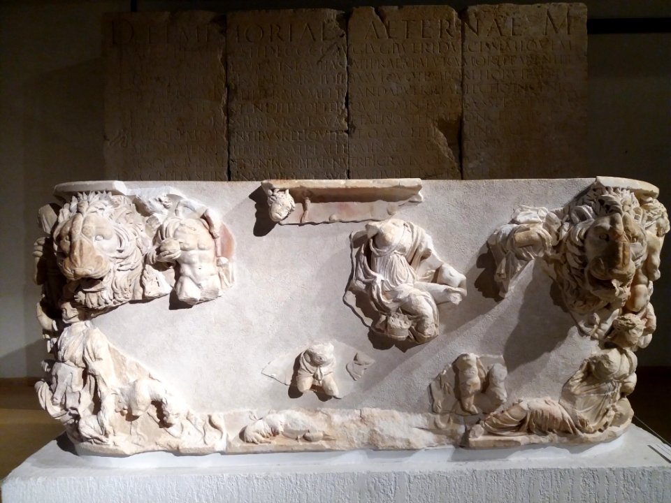 Lyon 5e - Musée Lugdunum - Mausolée des Acceptii -Sarcophage dionysiaque (3)