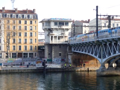 Lyon 5e - Quai des Étroits - Vue sur le poste 1 de Lyon-Perrache