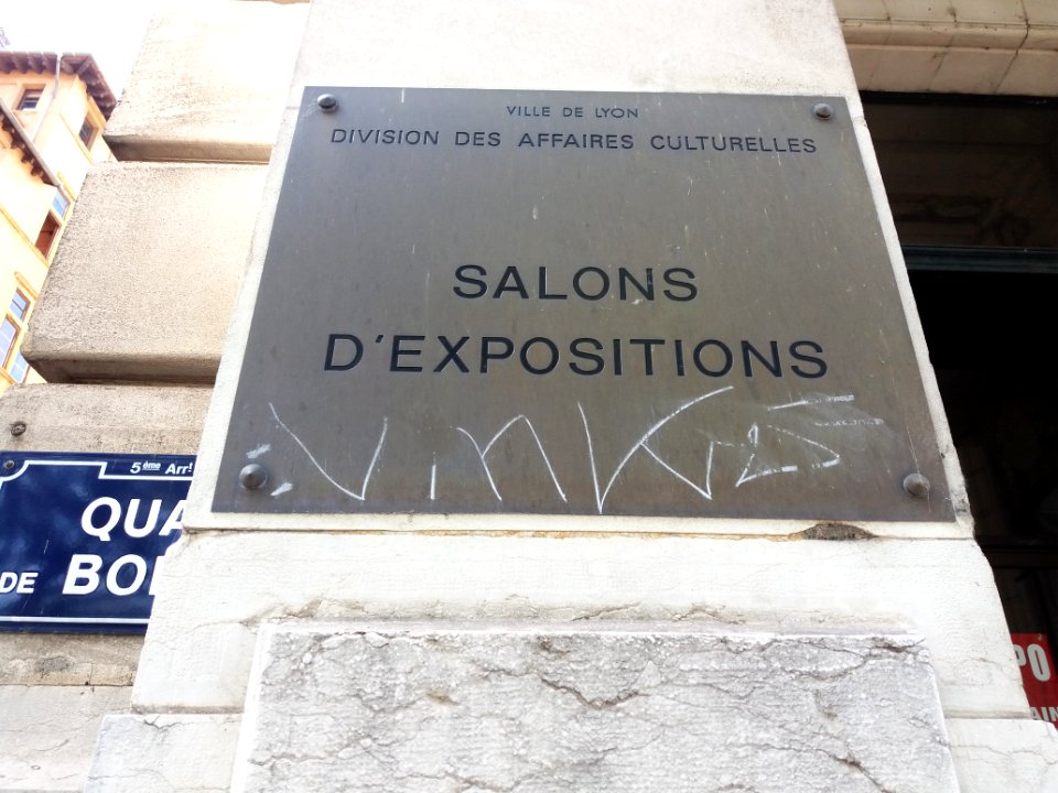 Lyon 5e - Quai de Bondy, plaque Salons d'expositions sur la palais Bondy