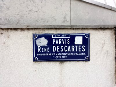 Lyon 7e - Parvis René Descartes, plaque