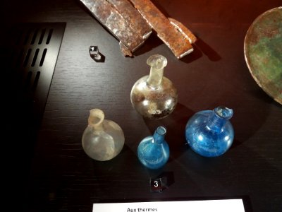 Lyon 5e - Musée Lugdunum, vases à parfum en verre (Saint-Irénée, Lyon)