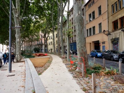 Lyon 5e - Place Bourgneuf - Vers l'est