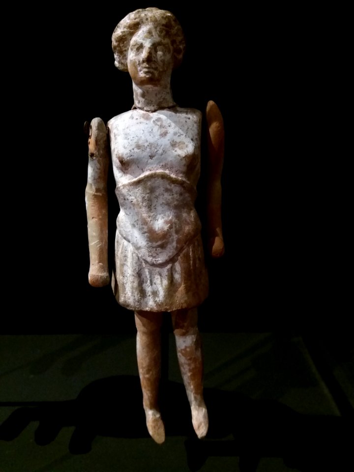 Lyon 5e - Musée Lugdunum - Ludique ! Jouer dans l'Antiquité, poupée articulée en terre cuite (Museo Archeologico Nazionale di Taranto)