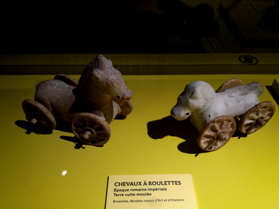 Lyon 5e - Musée Lugdunum - Ludique ! Jouer dans l'Antiquité, chevaux à roulettes