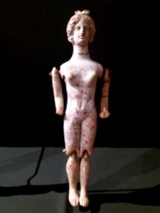 Lyon 5e - Musée Lugdunum - Ludique ! Jouer dans l'Antiquité, poupée articulée attique (Universität Zürich Archäologische Sammlung)