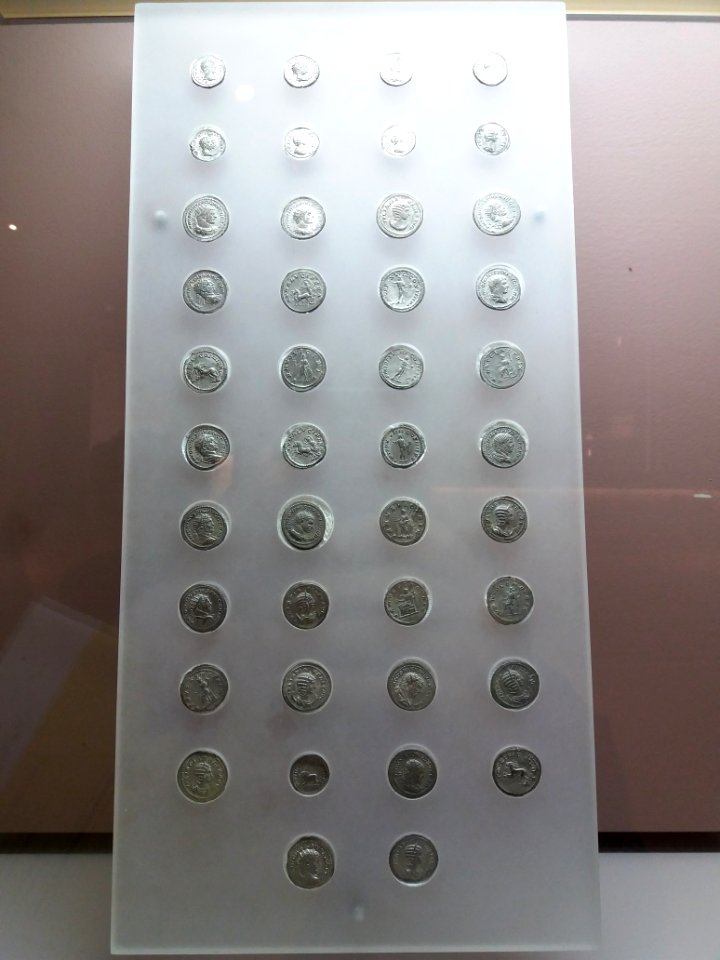 Lyon 5e - Musée Lugdunum - Trésor de Vaise, 81 pièces de monnaie