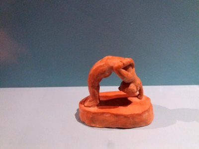 Lyon 5e - Musée Lugdunum - Ludique ! Jouer dans l'Antiquité, figurine de l'acrobate faisant le pont inversé