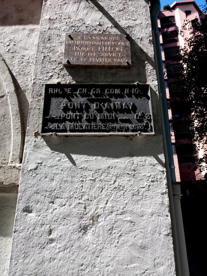 Lyon 5e - Quai Fulchiron - Plaques à Patrick Fillon et Pont d'Ainay