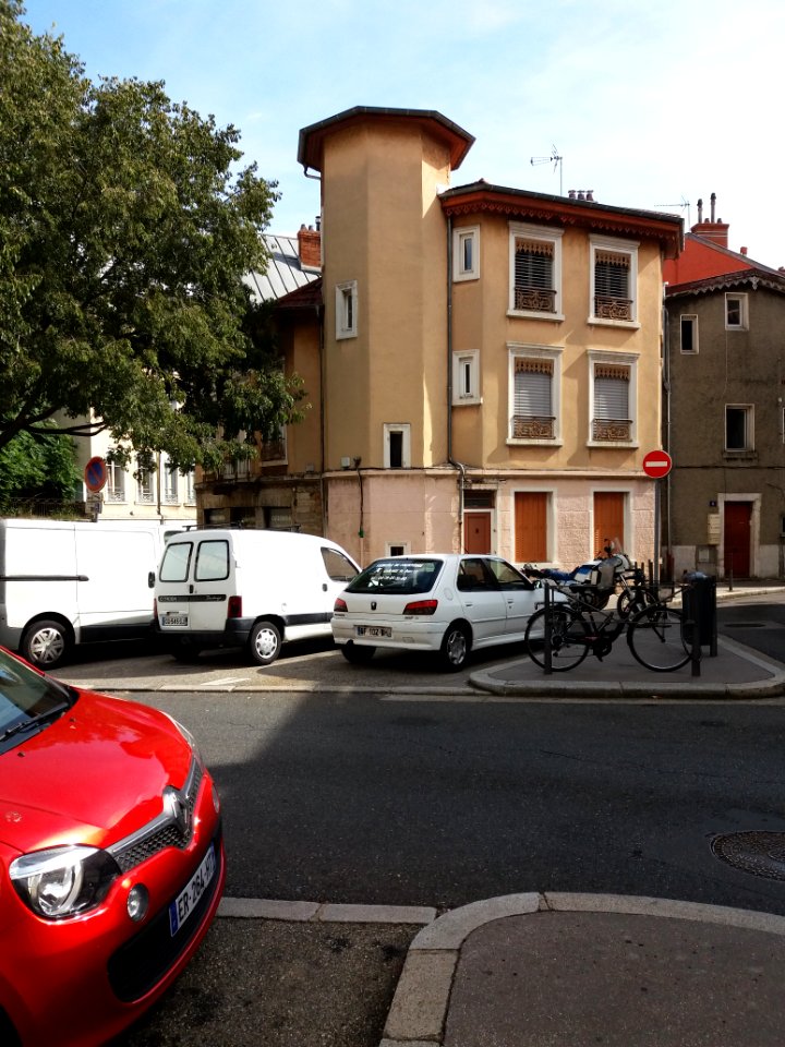 Lyon 5e - Place Saint Alexandre, maison au numéro 5