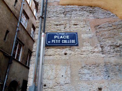 Lyon 5e - Place du Petit Collège, plaque