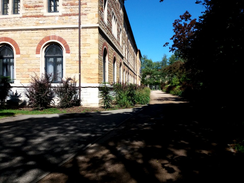 Lyon 5e - Parc de la Visitation, ancien couvent des Visitandines le long de l'allée Lucius Munatius Plancus
