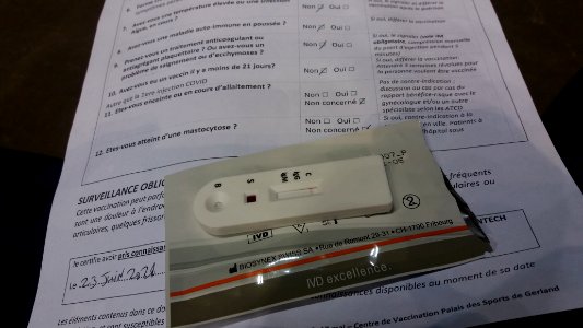 Lyon 7e - Palais des sports de Gerland - Centre de vaccination Covid-19 - Test sérologique négatif