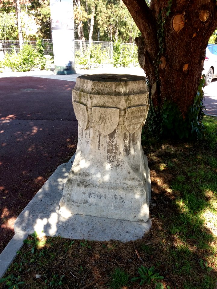 Lyon 5e - Parc de la Visitation, tête de colonne (2)