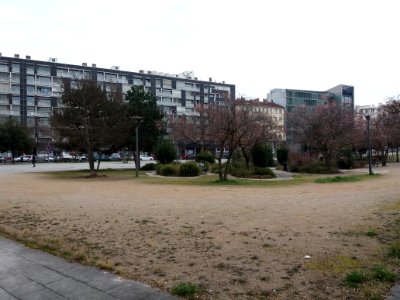 Lyon 7e - Parvis René Descartes, depuis l'angle nord-ouest