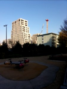 Lyon 7e - Jardin des Abruzzes - Vue sur la ZAC des Girondins et démontage d'une grue