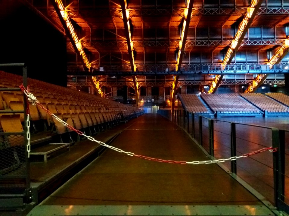 Lyon 7e - Halle Tony Garnier, intérieur, gradins