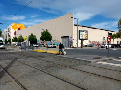 Lyon 7e - Halle Debourg, à l'angle de l'allée de Fontenay