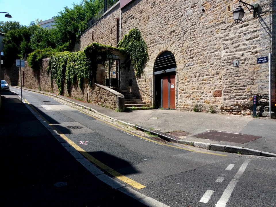 Lyon 5e - Montée Saint Laurent - Entrée du lycée privé Don Bosco