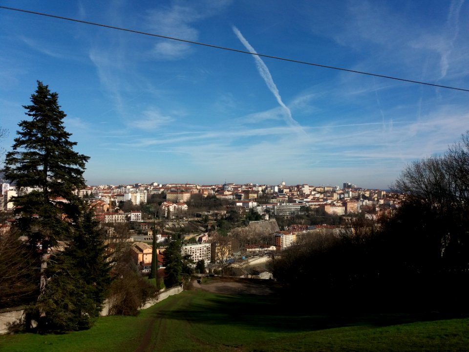 Lyon 5e - Piste de La Sarra, du centre, vers le bas