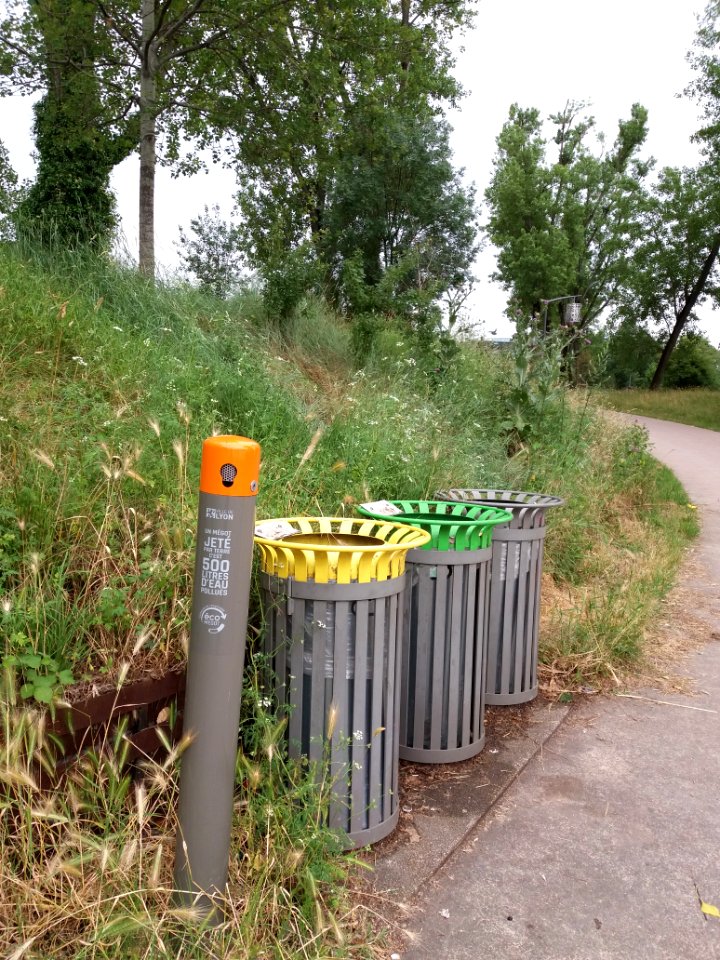 Lyon 7e - Parc de Gerland - Différentes poubelles