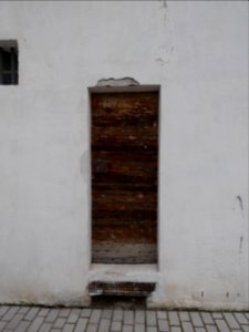 Lyon 5e - Montée du Cardo - Hôpital de l'Antiquaille - Porte en bois au pied du clocher de l'Antiquaille