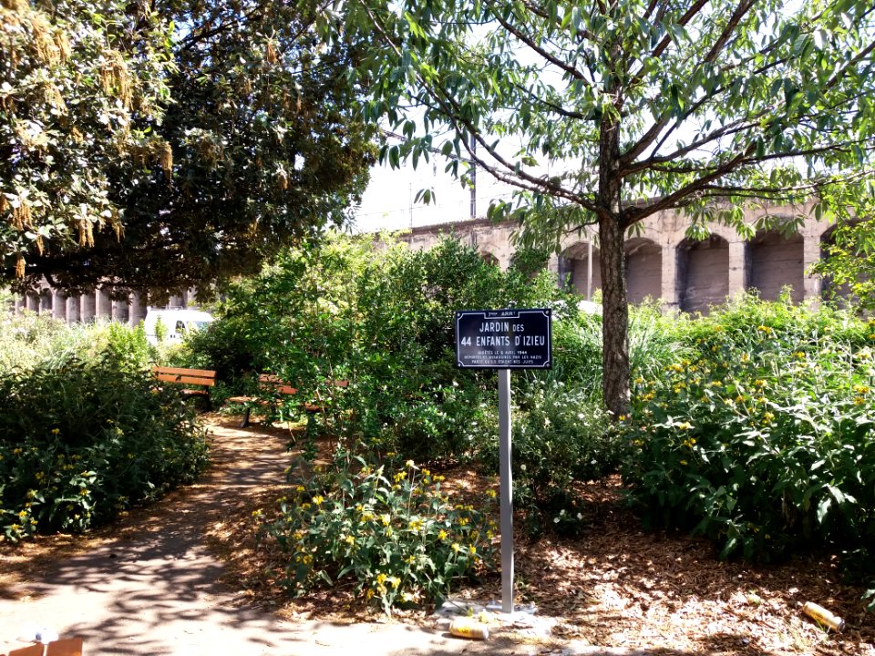 Lyon 7e - Jardin des 44 enfants d'Izieu, nouvelle plaque