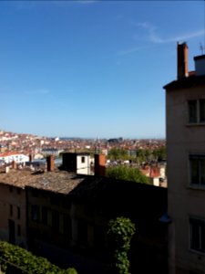 Lyon 5e - Montée Saint Barthélémy - Aux Lazaristes, vue sur Lyon, vers le nord-est (2)