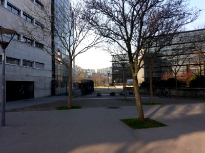 Lyon 7e - Place de Montréal, en direction du Rhône