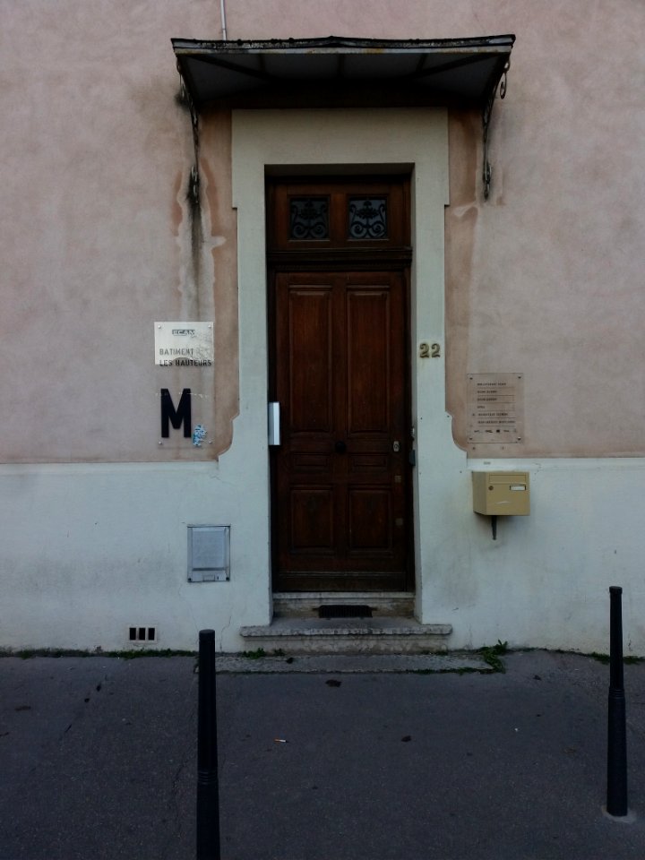 Lyon 5e - Place de Fourvière, porte au numéro 22, entrée de l'ECAM