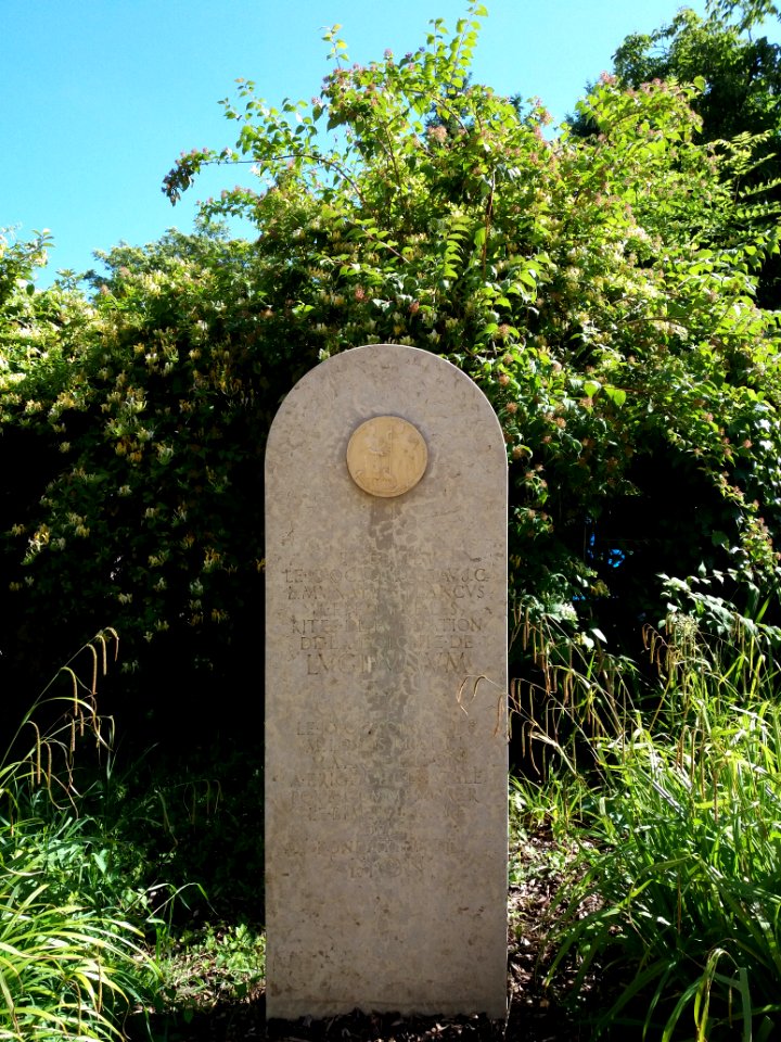 Lyon 5e - Parc de la Visitation, stèle à Lucius Munatius Plancus