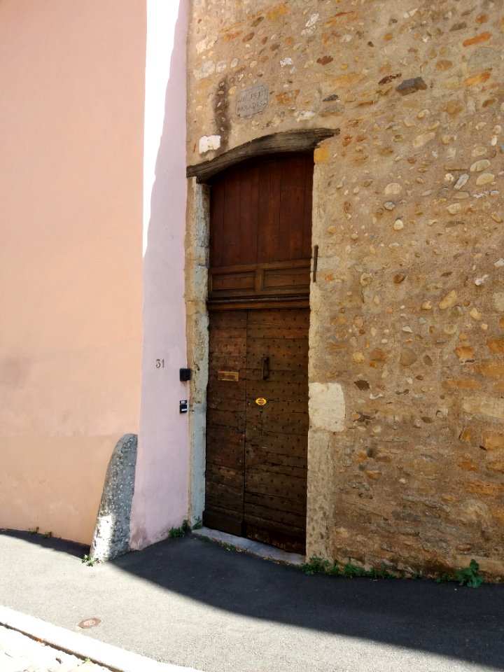 Lyon 5e - Montée Saint Laurent - Porte au numéro 31