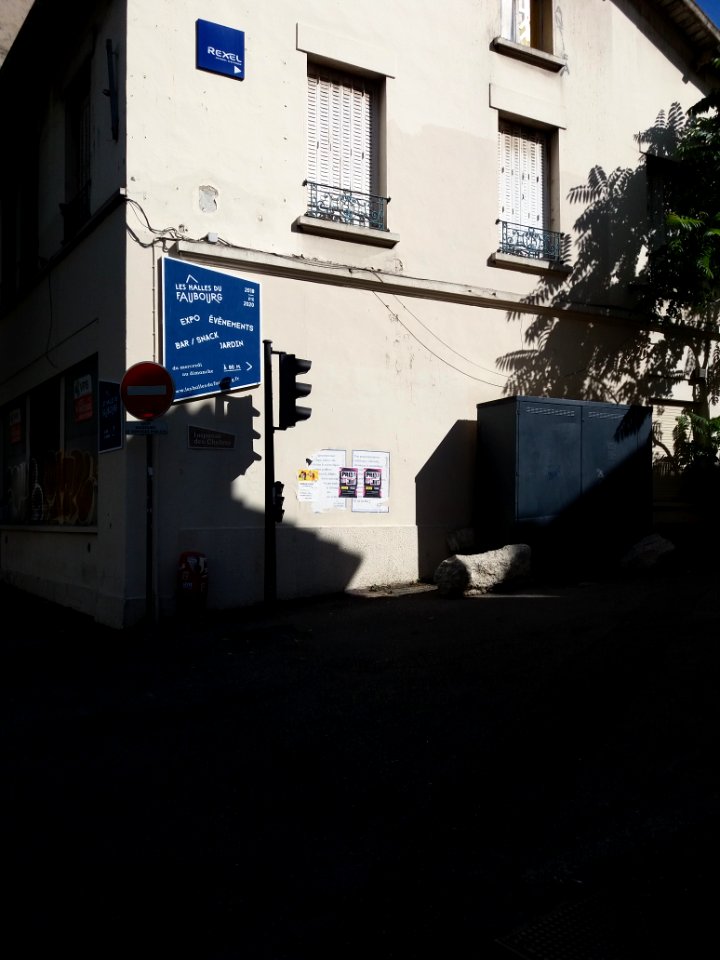 Lyon 7e - Impasse des Chalets, panneaux au niveau de l'avenue Berthelot