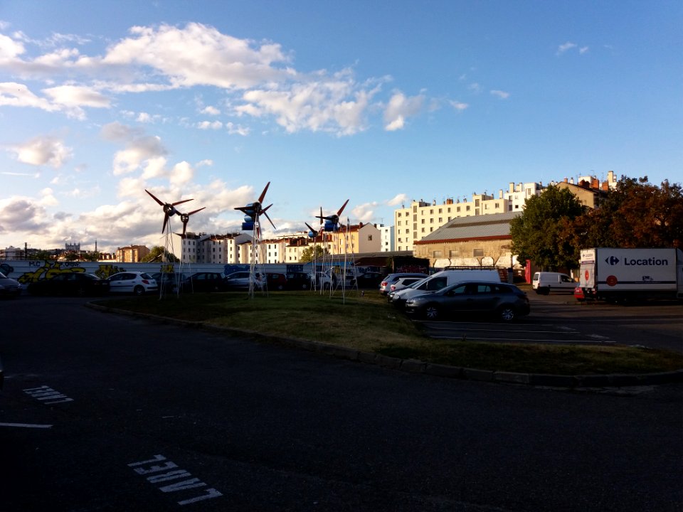 Lyon 7e - Impasse des Chalets, parking des Halles du Faubourg (2)