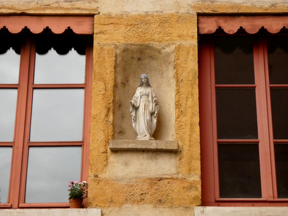 Lyon 5e - Rue Saint-Georges - Vierge au numéro 100