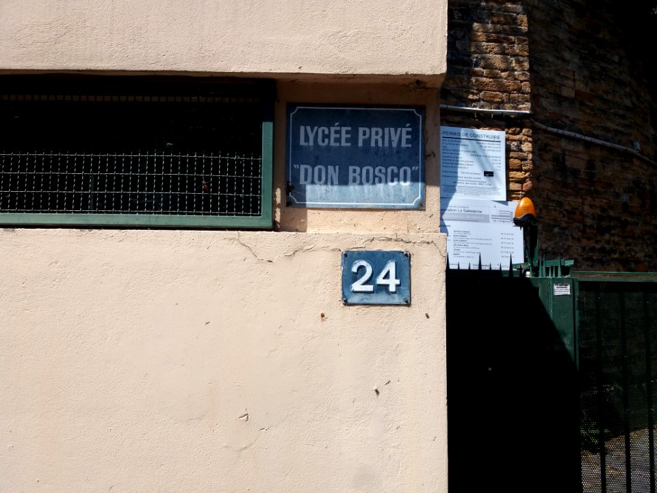 Lyon 5e - Montée Saint Laurent - Plaque Lycée privé Don Bosco au numéro 24